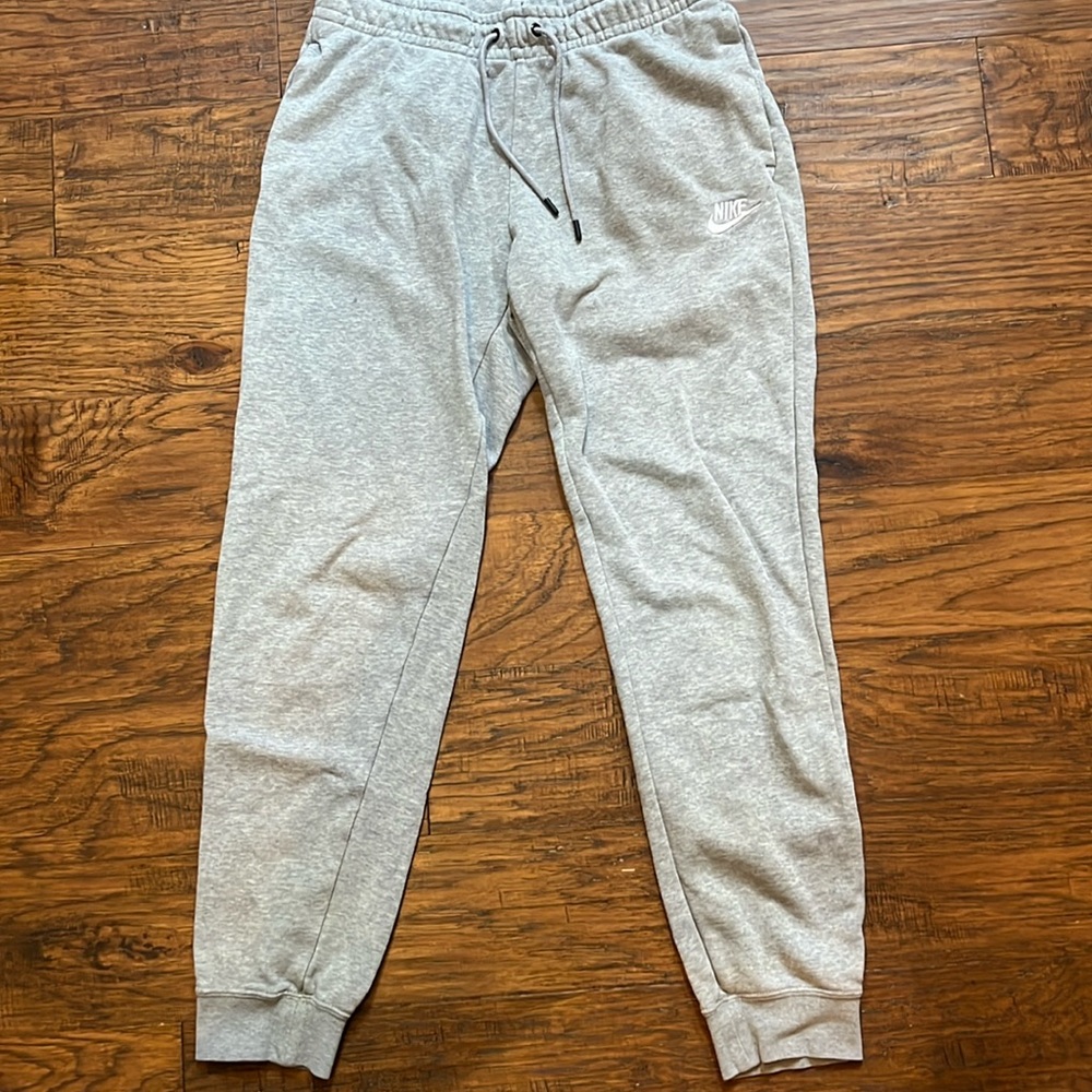 Nike Sportsware Women’s Essentials Sweatpants/Joggers. Color: Grey, Size: Small